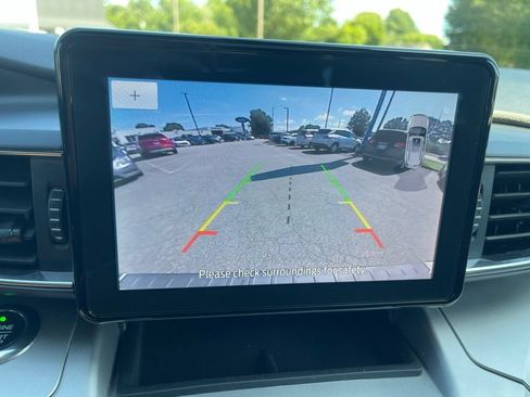 Used 2021 Ford Explorer XLT w/ Equipment Group 202A AWD/4WD image 18