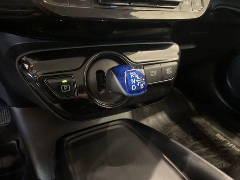 Used 2021 Toyota Prius LE image 19