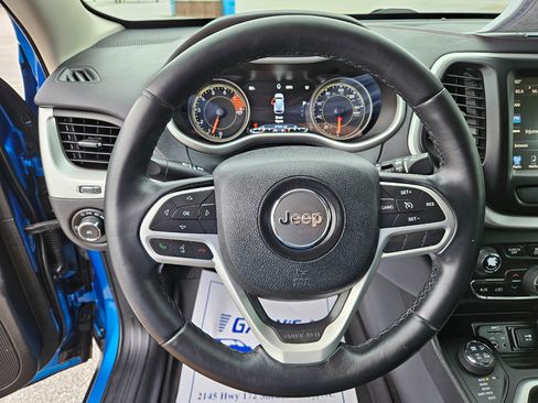 Used 2017 Jeep Cherokee Trailhawk w/ Comfort/Convenience Group image 23