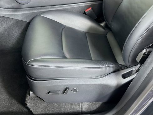 Used 2023 Tesla Model Y Long Range image 21