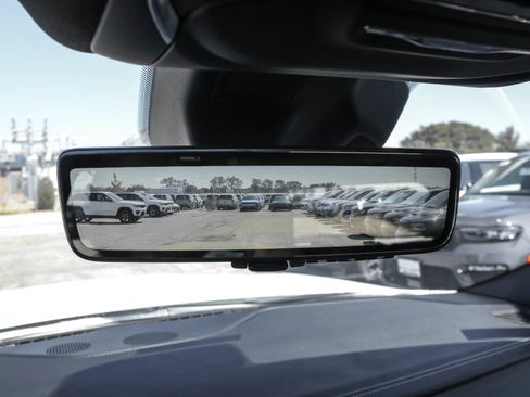 New 2025 Jeep Grand Cherokee Limited w/ Luxury Tech Group II image 28