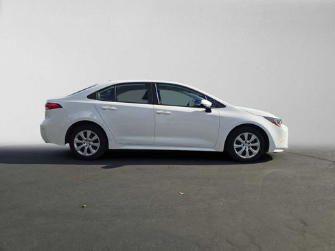 Certified 2025 Toyota Corolla LE FWD image 2