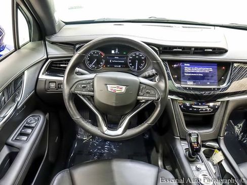 Certified 2025 Cadillac XT6 Premium Luxury image 2
