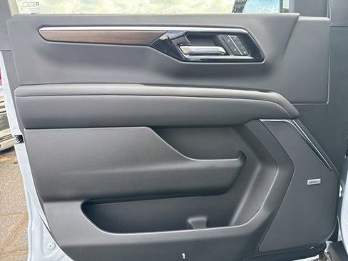 New 2026 Chevrolet Suburban High Country image 21