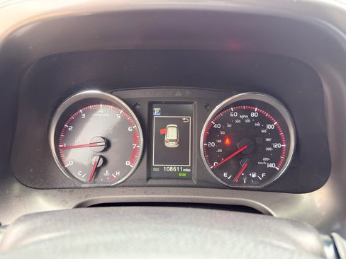 Used 2018 Toyota RAV4 SE image 12