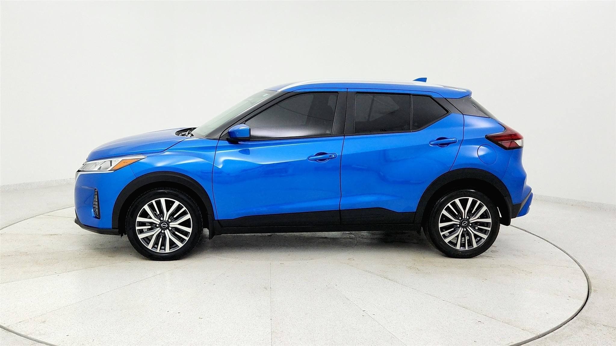 Used 2024 Nissan Kicks SV FWD image 2