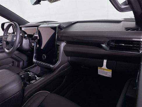 New 2026 GMC Yukon XL Elevation w/ Elevation Premium Package AWD/4WD image 27