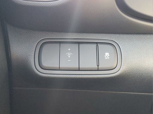 Certified 2025 Hyundai Venue SEL FWD image 30