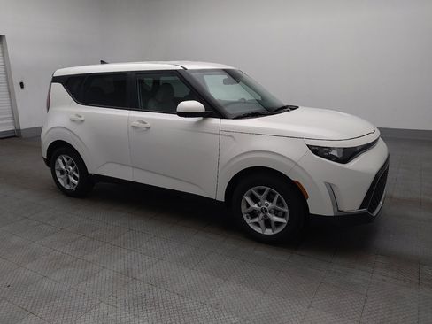 Used 2025 Kia Soul LX image 11