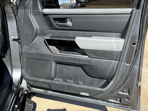 Used 2025 Toyota Tundra Limited image 25