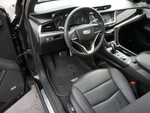 Used 2025 Cadillac XT6 Sport image 12