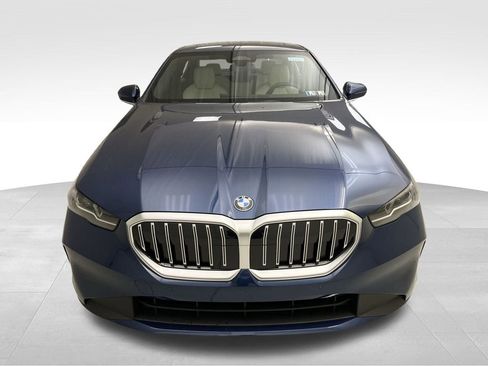 New 2024 BMW 530i xDrive w/ Convenience Package AWD/4WD image 3