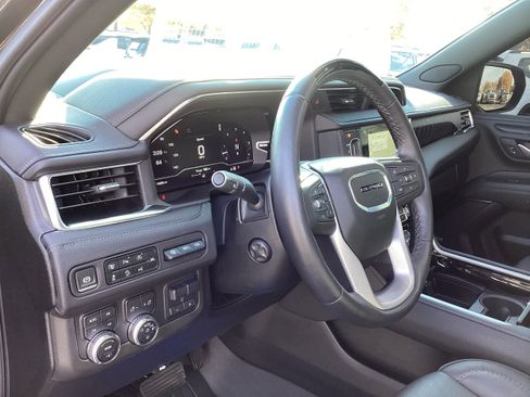 Used 2024 GMC Yukon Denali w/ Denali Reserve Package image 11