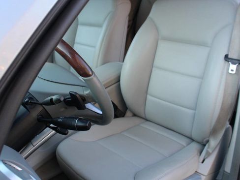 Used 2011 Mercedes-Benz ML 350 2WD image 16