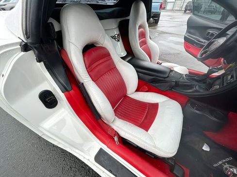 Used 2001 Chevrolet Corvette Convertible w/ Preferred Equipment Group2 image 23