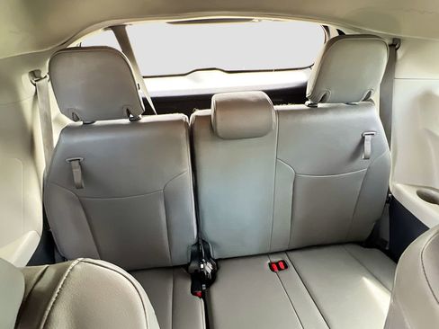 Used 2023 Toyota Sienna XLE FWD image 23