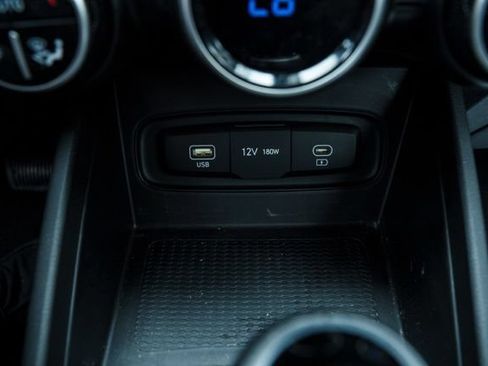 Used 2023 Hyundai Venue SEL FWD image 19