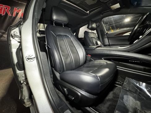 Used 2018 Lincoln MKZ Select w/ Select Plus Package AWD/4WD image 17