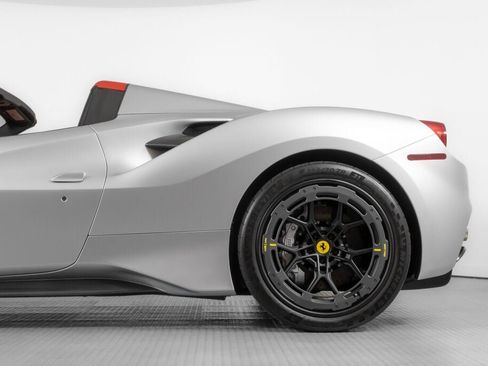 Used 2018 Ferrari 488 Spider image 14