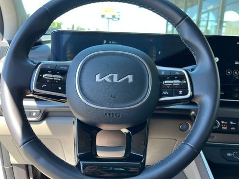 Used 2026 Kia Carnival FWD image 30