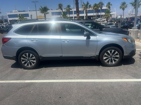 Used 2017 Subaru Outback 3.6R Limited AWD/4WD image 5