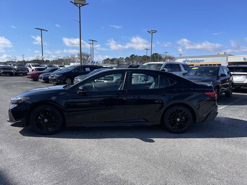 Used 2025 Toyota Camry SE image 8