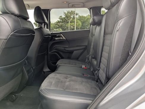 Used 2024 Mitsubishi Outlander SE image 19