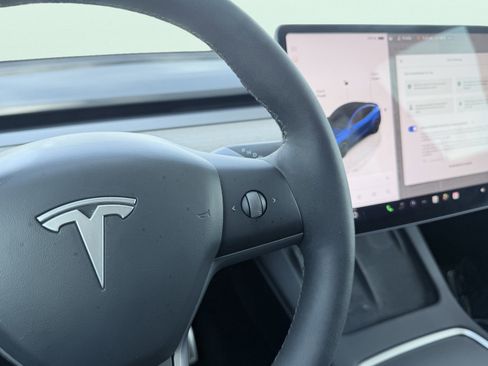 Used 2023 Tesla Model Y Performance image 61