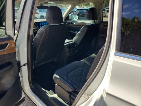 Used 2025 Volkswagen Atlas SE image 10