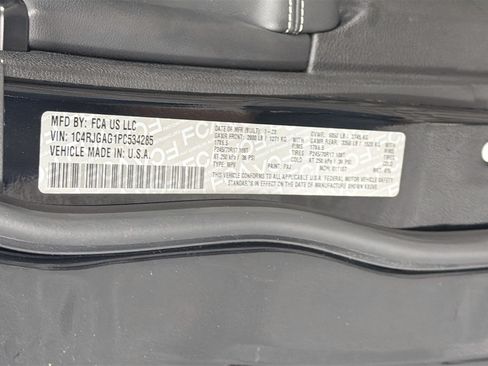 Used 2023 Jeep Grand Cherokee Laredo RWD image 12