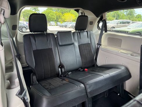 Used 2019 Dodge Grand Caravan SXT w/ Mopar Premium Addition Group FWD image 41