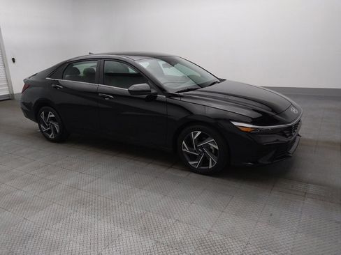 Used 2025 Hyundai Elantra SEL image 11