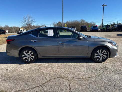 Used 2024 Nissan Altima 2.5 S image 4