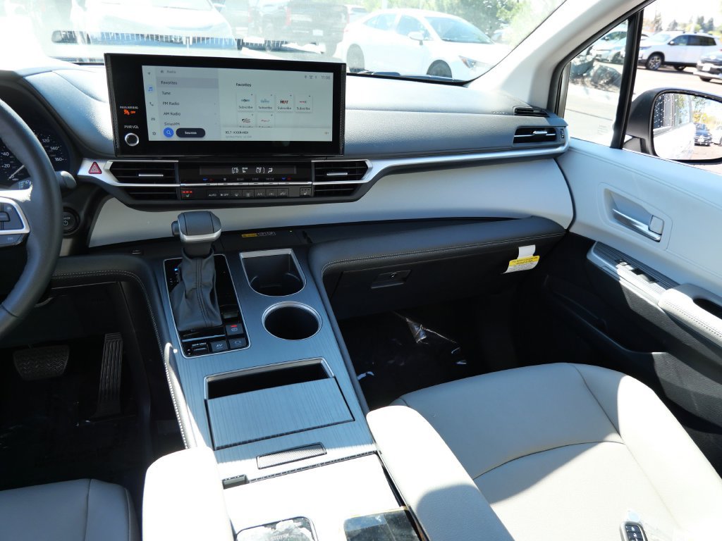 Certified 2026 Toyota Sienna XLE FWD image 14