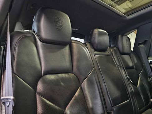 Used 2018 Porsche Cayenne Platinum Edition image 13