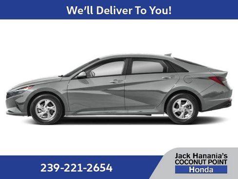 Used 2022 Hyundai Elantra SE FWD image 3