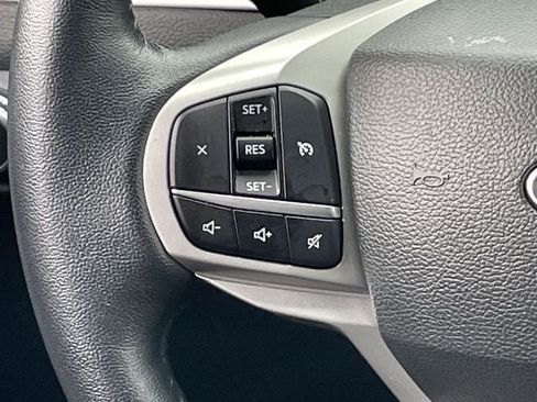 Used 2022 Ford Explorer XLT w/ Equipment Group 202A AWD/4WD image 14