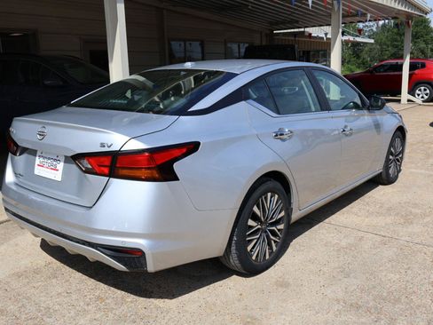 Used 2024 Nissan Altima 2.5 SV FWD image 6