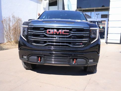 Used 2022 GMC Sierra 1500 AT4 w/ AT4 Premium Package image 2