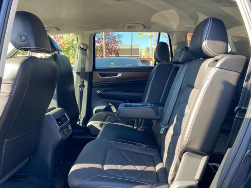 Certified 2024 Volkswagen Atlas SE image 16