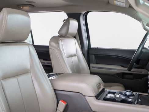 Used 2021 Ford Expedition XLT image 28