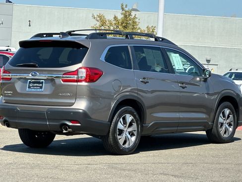 Used 2021 Subaru Ascent Premium w/ Convenience Package image 2