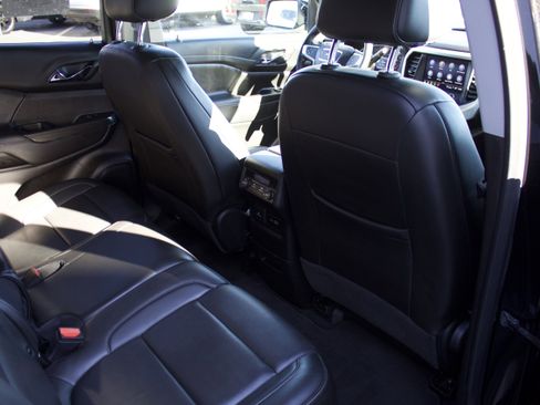 Used 2023 GMC Acadia SLT image 31