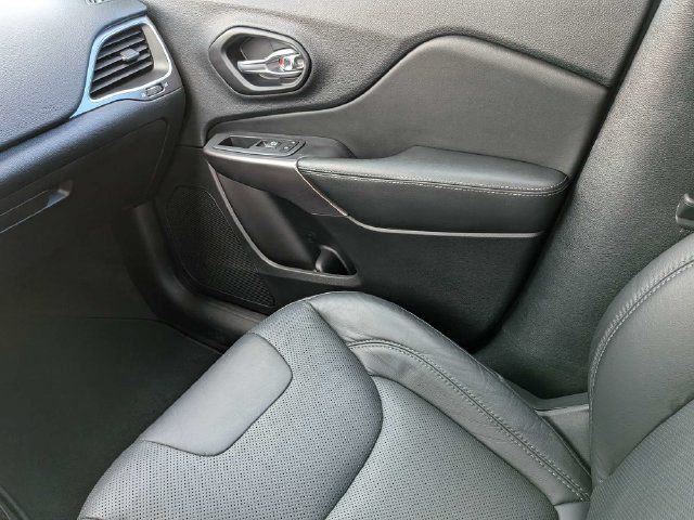 Used 2021 Jeep Cherokee Latitude Lux w/ Comfort/Convenience Group AWD/4WD image 20