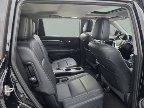 Used 2019 Toyota Highlander Limited image 20