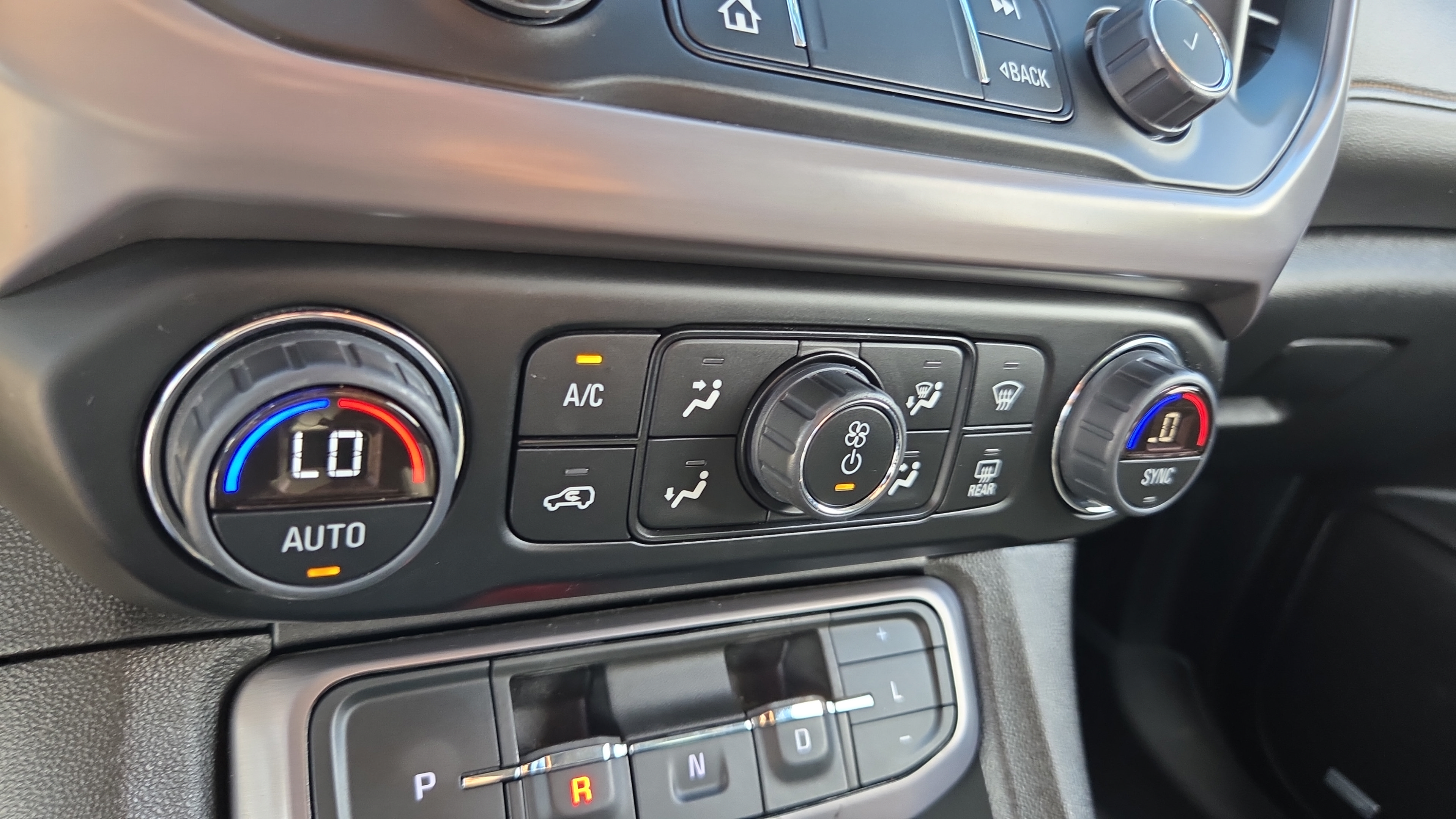 Certified 2023 GMC Acadia AT4 w/ Technology Package AWD/4WD image 21