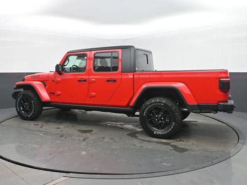 Used 2024 Jeep Gladiator Sport image 3
