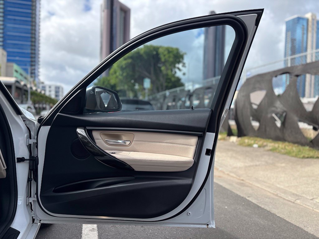 Used 2018 BMW 320i Sedan RWD image 15