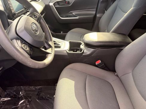 Used 2022 Toyota RAV4 LE FWD image 19
