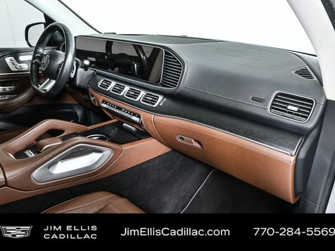 Used 2024 Mercedes-Benz GLS 580 4MATIC image 25